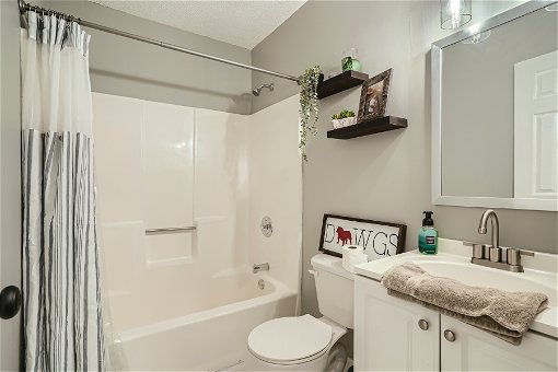 24 Bathroom.jpg